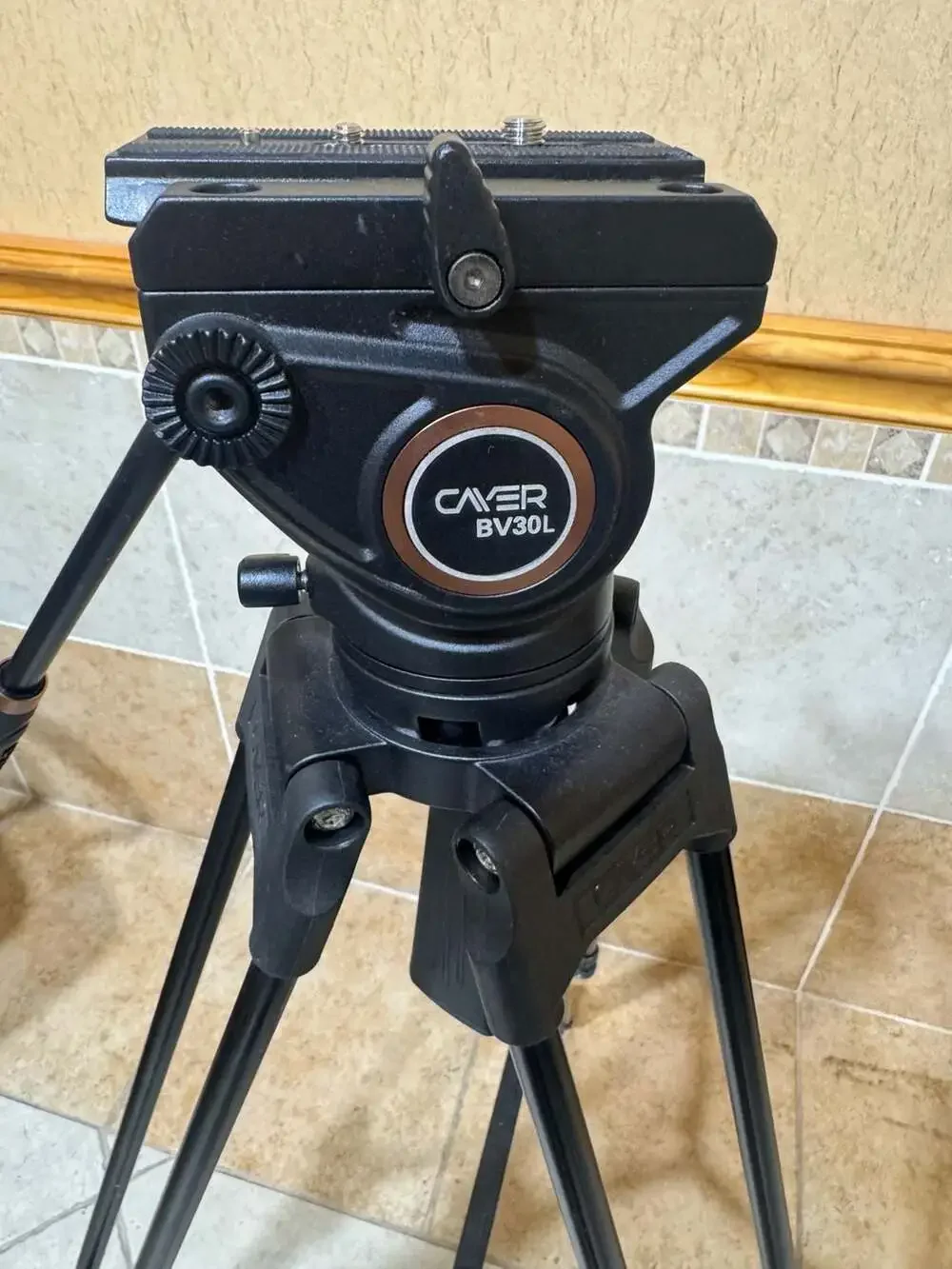 Cayer BV30L 72” Heavy Duty Aluminum Twin Tube Tripod Kit with K3 Fluid Head.